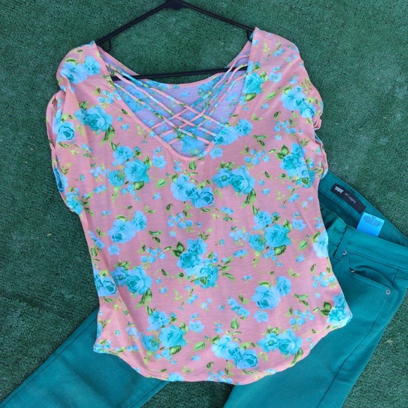 Levi’s jeans & Kirra Pacsun Floral Shirt outfit! - Picture 3 of 8